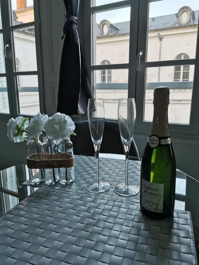 Le Papillon De La Cathedrale - Calme - Jardin - Wifi Apartment Troyes Bagian luar foto