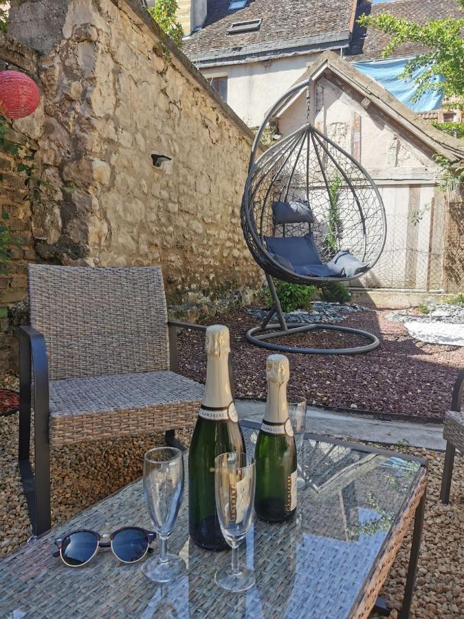 Le Papillon De La Cathedrale - Calme - Jardin - Wifi Apartment Troyes Bagian luar foto