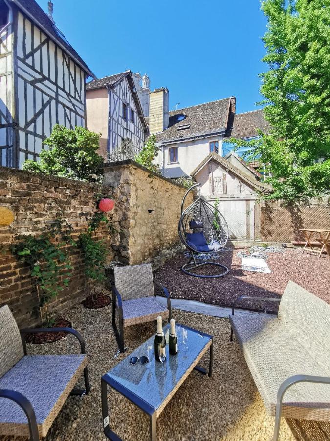 Le Papillon De La Cathedrale - Calme - Jardin - Wifi Apartment Troyes Bagian luar foto